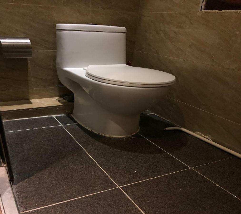 Rich Hostel Гонконг Экстерьер фото
